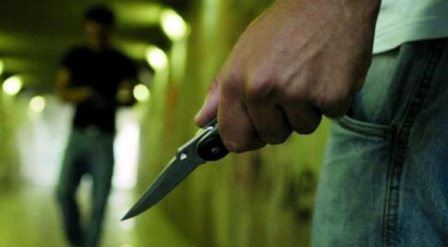 Sulmohet me thikë 19-vjeçari në Haraçinë