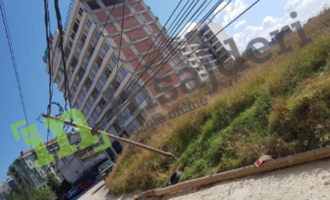 Telat e rrymës rrezikojnë banorët në lagjen “Mati 1”