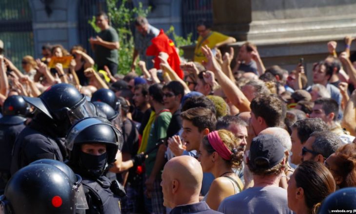 Tensione në Barcelonë- protestë pro dhe kundër pavarësisë së Katalonisë