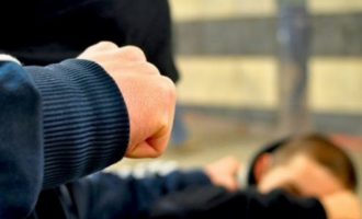 Djali nga Prishtina sulmon fizikisht babain e tij