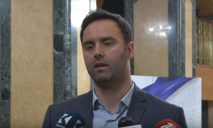 “Haradinaj nuk mund të del nga grushti i Thaçit dhe xhepi i Veselit”