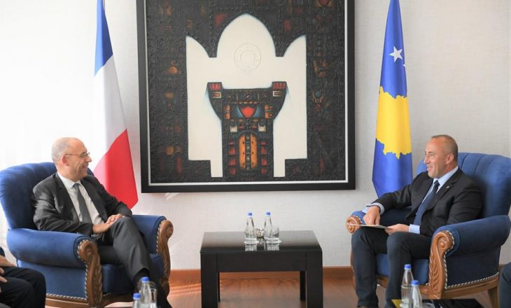 Haradinaj takohet me deputetin francez, i kërkon ndihmë për heqjen e vizave