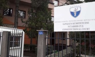 Sekretari i Kushtetueses i akuzuar për korrupsion largon nga puna të dënuarin