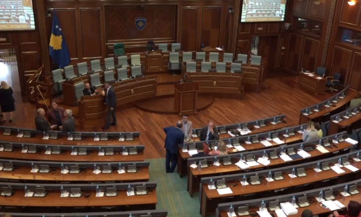 Vazhdon seanca, deputetët e PSD-së e bëjnë kuorumin