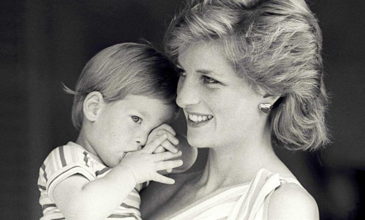 Princesha Diana pas martesës është përgjigjur në 47.000 urime