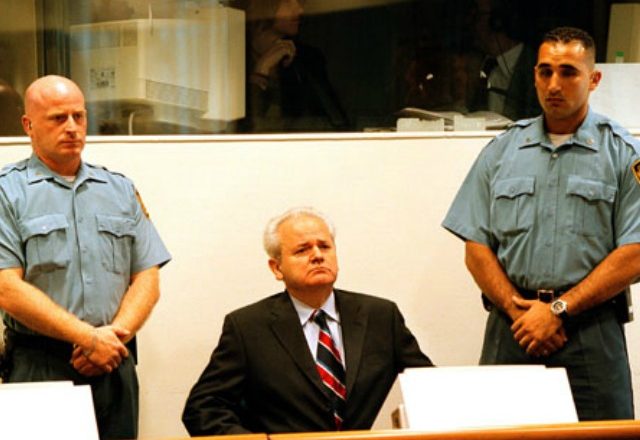 “Millosheviqi i është shitur Tribunalit të Hagës për 10 milionë dollarë”