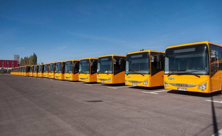 Arrijnë në Prishtinë edhe 21 autobusë