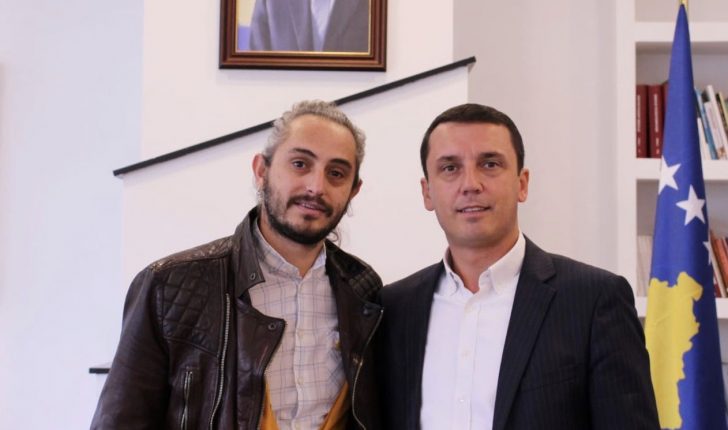 Alban Muja është emëruar nga Ministri Gashi për ta përfaqësuar Kosovën në Bienalen e Venedikut 2019