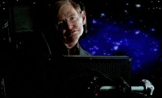 Publikohet libri i Hawking pas vdekjes së tij, thotë: Nuk ka Zot