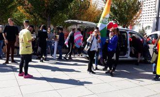 Nis mbledhja e pjesëtarëve të komunitetit LGBTI, gjithçka gati për paradën