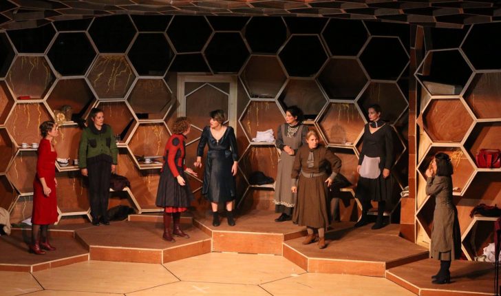 “Gratë” triumfon në Festivalin e Teatrove në Ferizaj