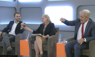 Përplasje fizike mes Frashër Krasniqit e Xhelal Sveçlës