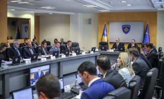 ​Vazhdon debati për dorëheqjen dhe shkarkimin e ministrave