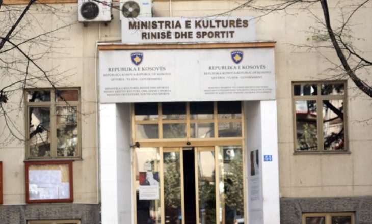 Ministria e Kulturës, Rinisë dhe Sportit distancohet nga qëndrimet e Donika Gashit
