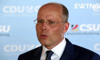 Deputeti gjerman kërkesë BE-së: S’ka më justifikime, vizat t’u hiqen tani kosovarëve