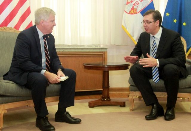 Vuçiq nervozohet me ambasadorin amerikan: Trego pak respekt për Serbinë
