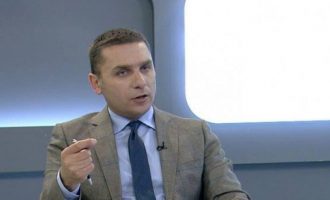 Adriatik Kelmendi flet për përplasjen ndërmjet Krasniqit dhe Sveçlës