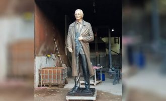 Shtatorja në bronz e Anton Çettës ende pa lokacion