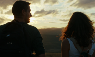 “Përtej maleve tona”, filmi për një çift shqiptaro-serb në Mitrovicë shfaqet në Nju Jork