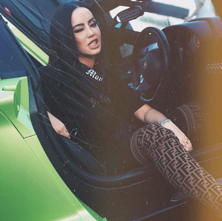 Dafina Zeqiri lanson këngën më të re “Kurgjo nuk kallxojna”