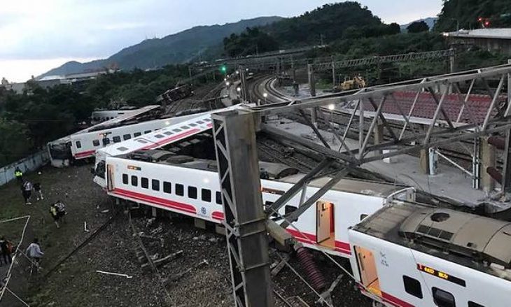 Humbin jetën 17 persona në një aksident hekurudhor në Tajvan