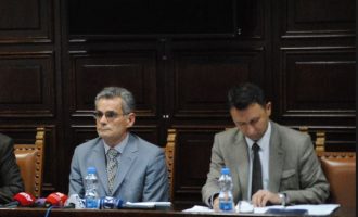 Mëditjet e majme të sekretarit të Universitetit të Prishtinës