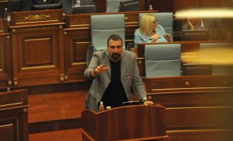 Fisnik Ismaili kërkon që protesta të vazhdojë