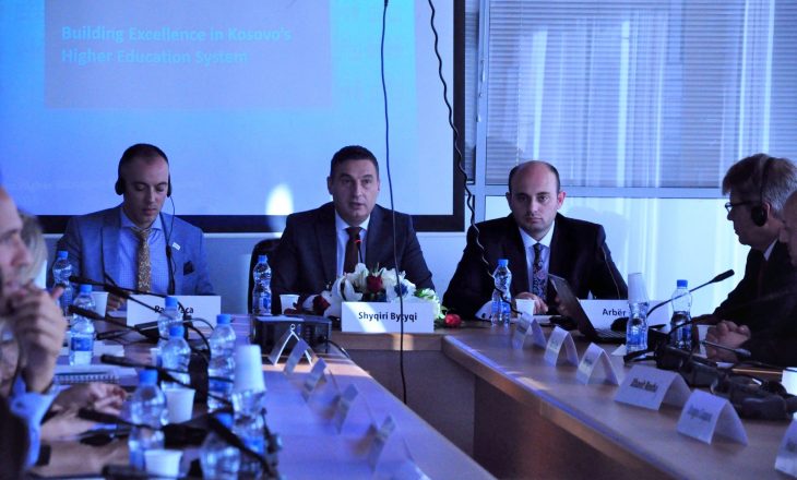 Ministri Bytyqi organizoi Tryezën e rrumbullakët për arsimin e lartë në Kosovë
