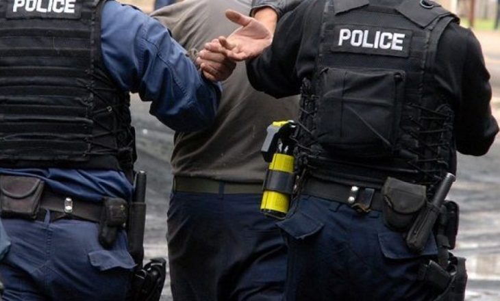 Arrestohet një person i dyshuar për fajde, i konfiskohen mijëra euro dhe lista me emra