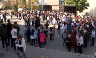 Mësuesit kërkojnë që fëmijët të mos konsumojnë pije energjike