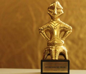 Ja çfarë është “Hyjnesha në fron”