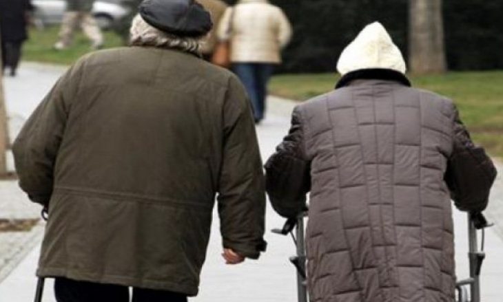 Të moshuarve iu kërkohet të nënshkruajnë se nuk duan të shkojnë në spital nëse infektohen nga koronavirusi
