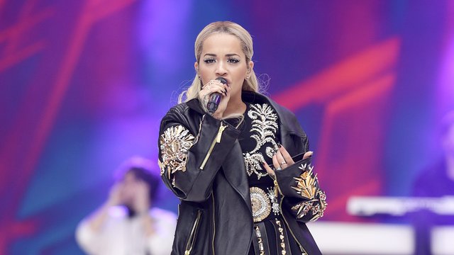 Rita Ora njofton hitin e ri me grupin e famshëm