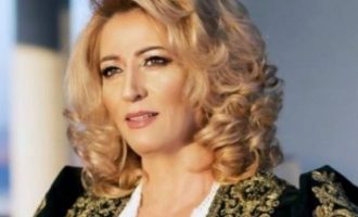 Shkurte Fejza që këndonte “Jo, nuk ndahet Mitrovica”, e humb besimin në skenën politike