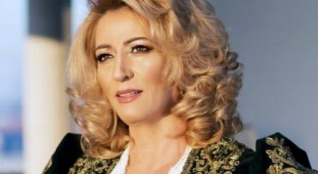 Shkurte Fejza që këndonte “Jo, nuk ndahet Mitrovica”, e humb besimin në skenën politike