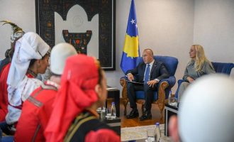 Kryeministri Haradinaj nderon Ansamblin “Shota” me medaljen “Gjergj Kastrioti”