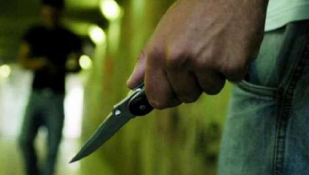 Shqiptari e ther me thikë një person të komunitetit ashkali në Ferizaj