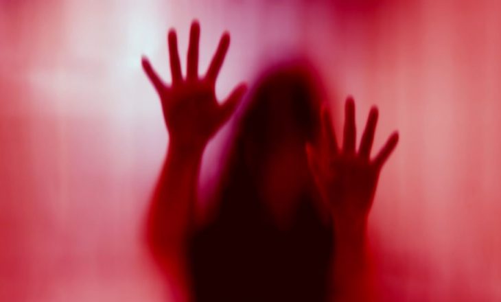 Shfrytëzuan viktimën seksualisht, arrestohet një grua dhe një burrë në Prishtinë