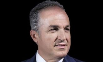 “Kur dashuria bëhet poezi” me Kastriot Tushën