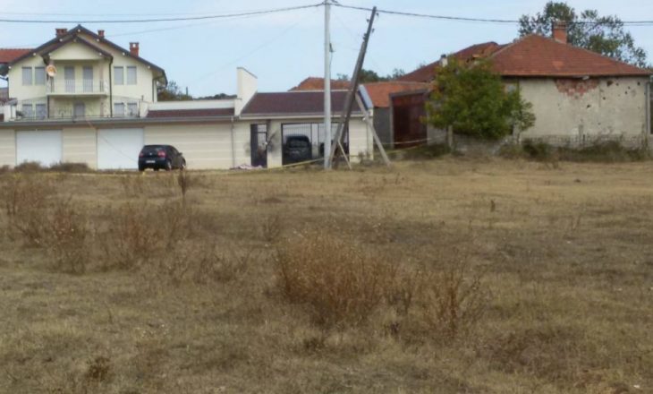 Pamje nga vendi ku shpërtheu eksplozivi dhe vdiq 61-vjeçari në Gjakovë
