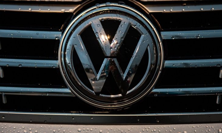 Volkswagen shënon rënie drastike të shitjes së makinave, më keq vetëm Audi
