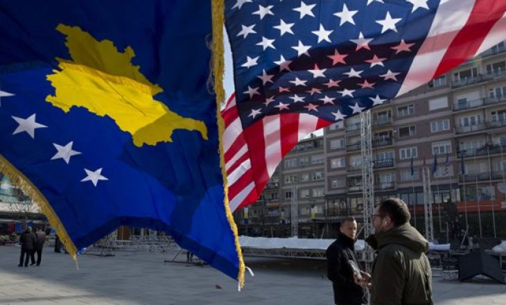 “SHBA dhe BE mund ta detyrojnë Kosovën të tërheq taksën doganore”