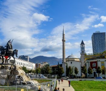 “Nëse je 35 vjeç e më shumë, mos ik nga Shqipëria”