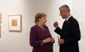 Pas Putinit, Thaçi publikon fotografi edhe me Merkelin