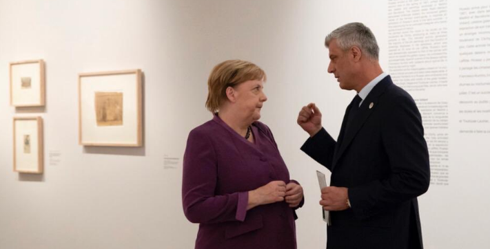 Pas Putinit, Thaçi publikon fotografi edhe me Merkelin