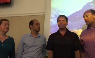 “Janinës ç’i panë sytë” këndohet nga grupi anglez në Parlamentin e Mbretërisë së Bashkuar