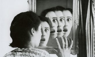 Ekspozita e fotografeve femra që u dëbuan prej Evropës