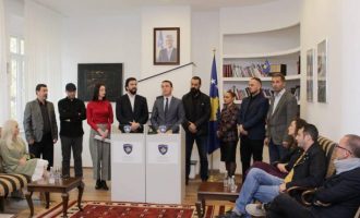 Ministria e Kulturës së bashku me artistët  organizojnë koktej