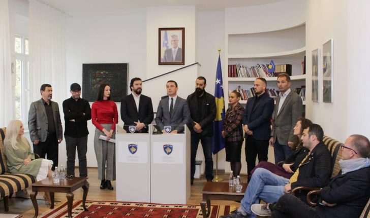 Ministria e Kulturës së bashku me artistët  organizojnë koktej