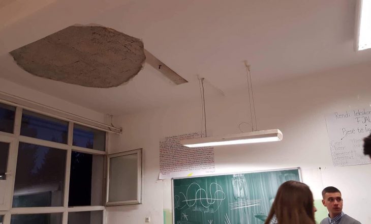 Bie tavani i shkollës, shpëtojnë pa u lënduar gjimnazistët e Istogut